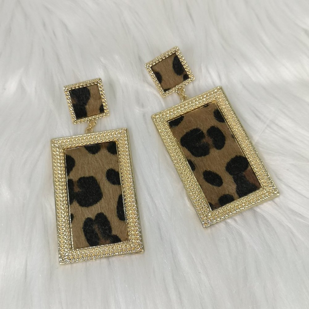 bebe Charm Earring - Picture 2 of 2